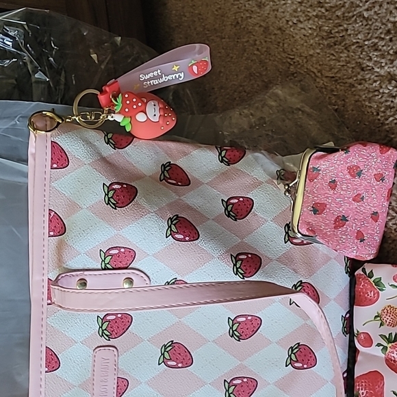 Strawberry purse strawberry kisslock coin purse strawberry keychain and case - Picture 8 of 17